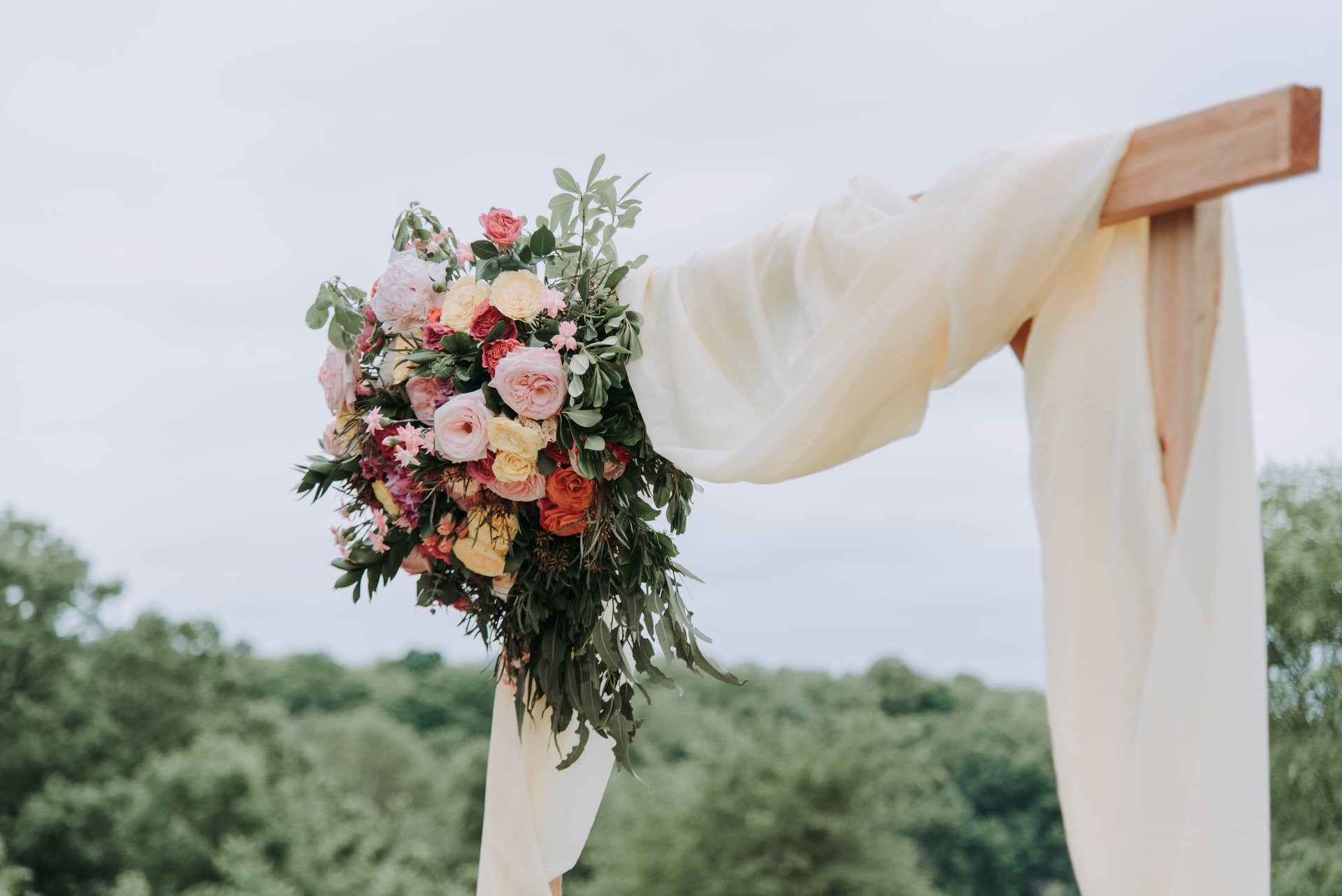 Jewish Wedding Chuppahs: Beautiful Arrangements